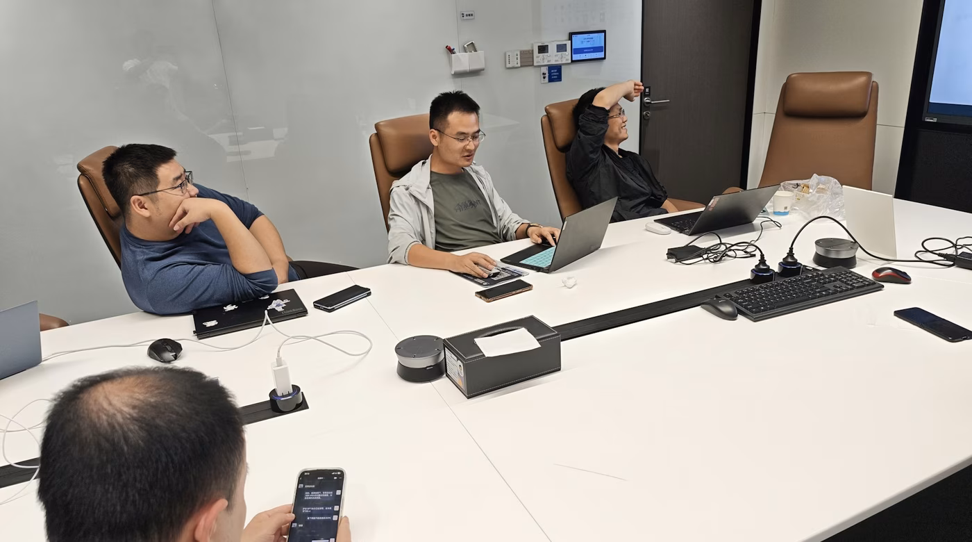 Corporate meeting with laptops to define an AI project in a large company